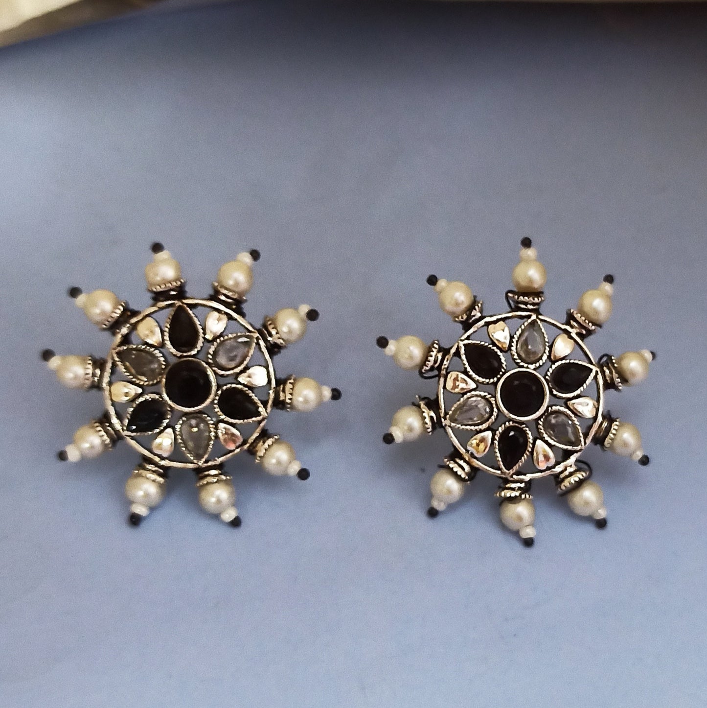 Bindhiya - Black - GS Studs