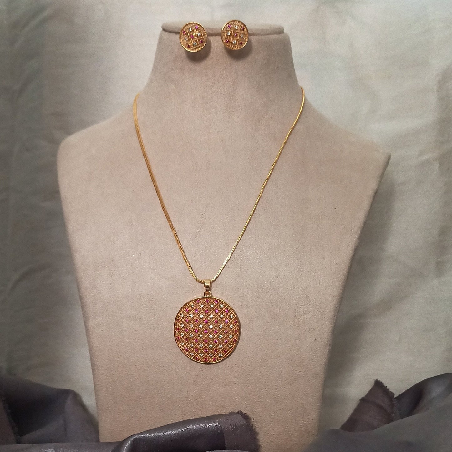 Eshana-Pendent Chain