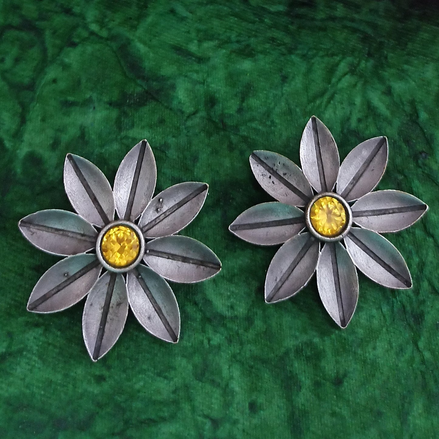 Hiranya-Yellow-GS Studs