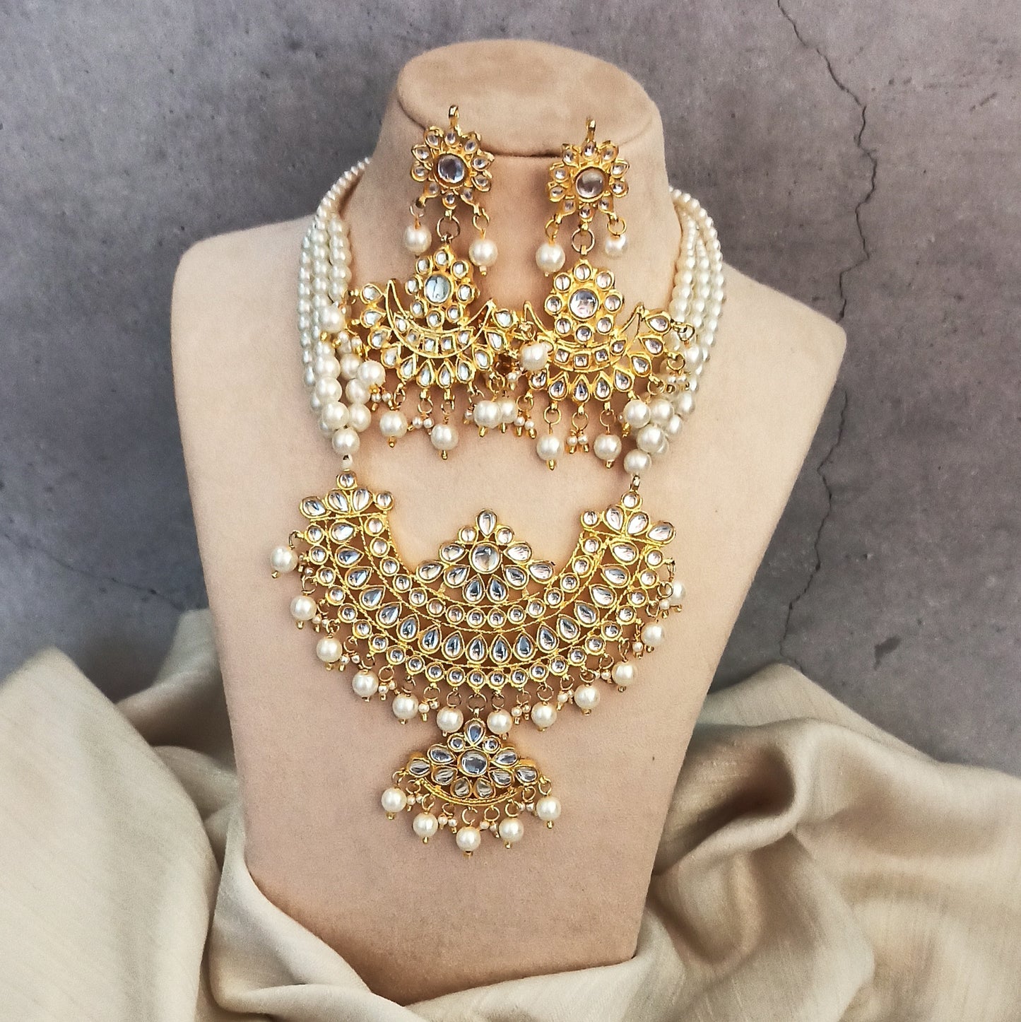 Kalyani-Kundan Set