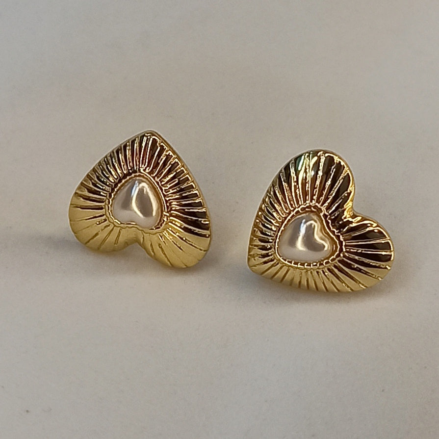 BlingPop- Anti Tarnish Heart Studs