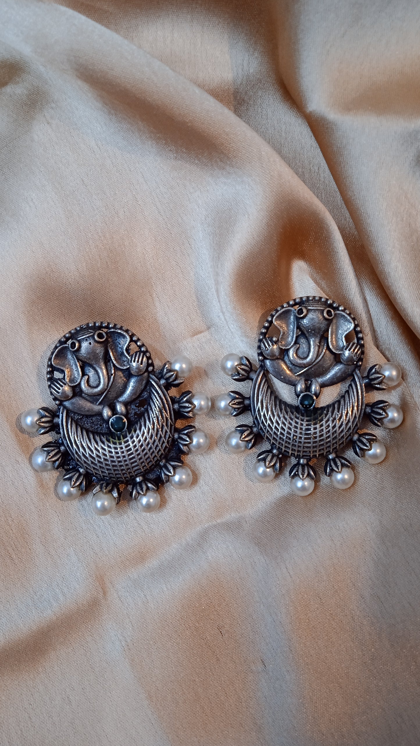 Lumora-Oxidised Studs-Balls