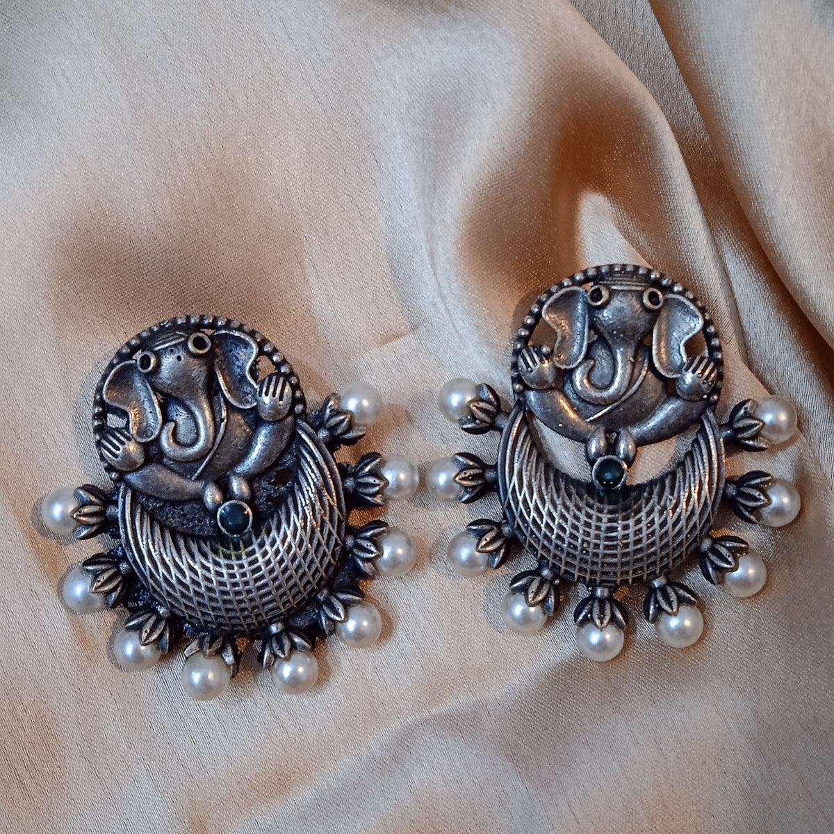 Lumora-Oxidised Studs-Balls