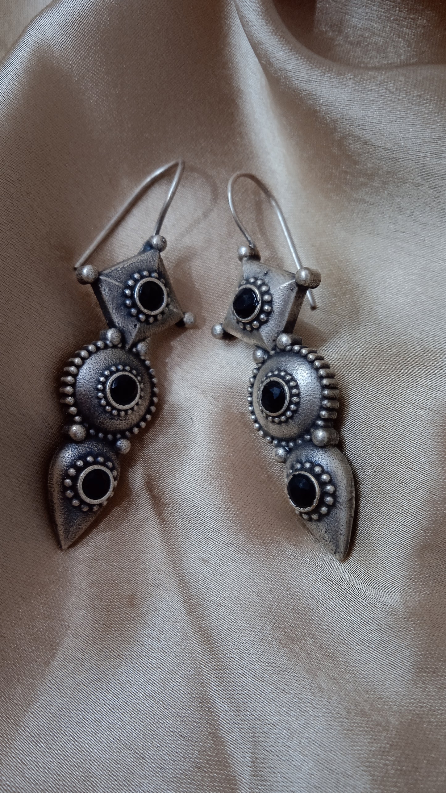 Velora-Oxidised Danglers-3Design