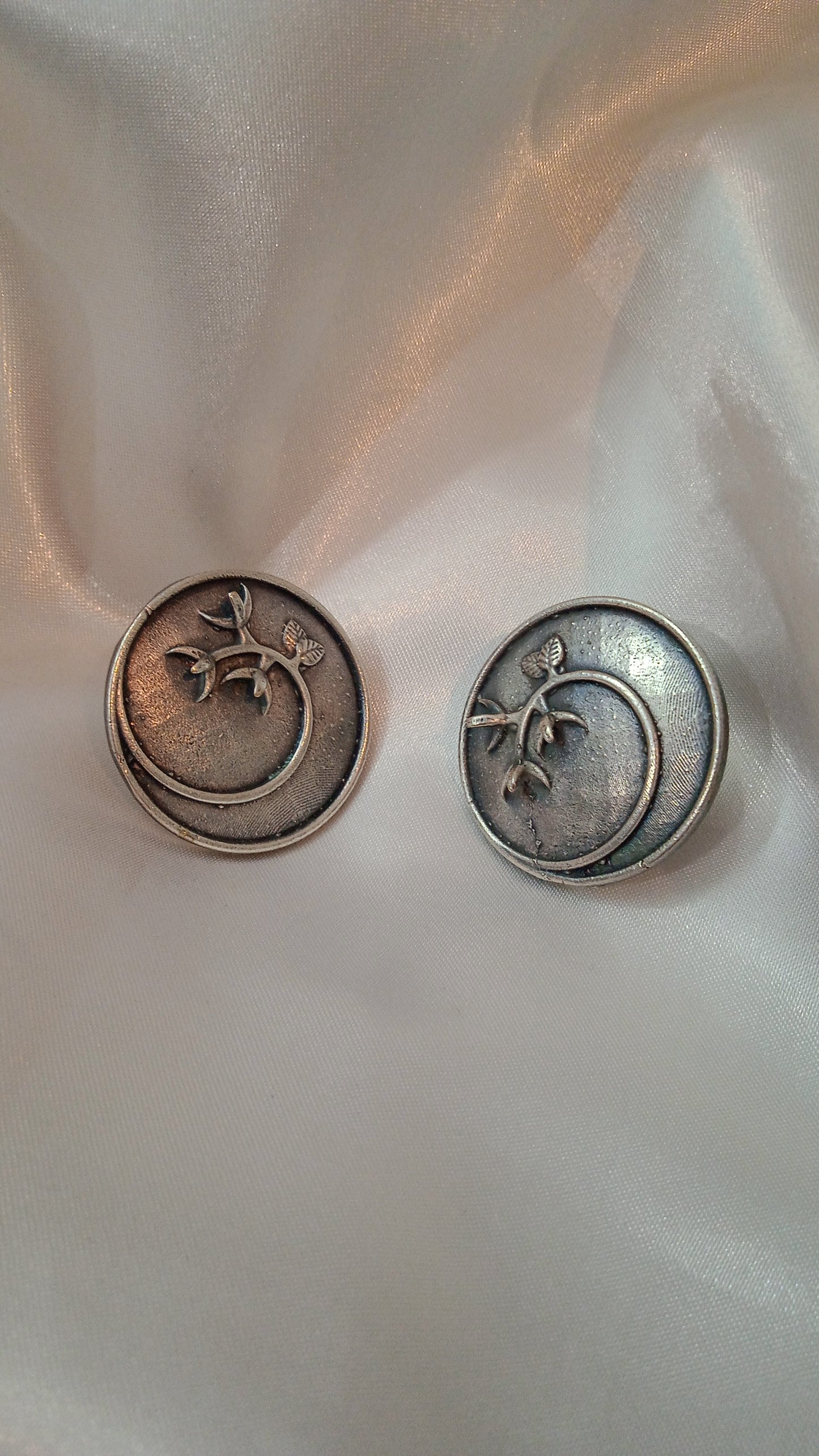 Lyssé-Oxidised Studs-Shield