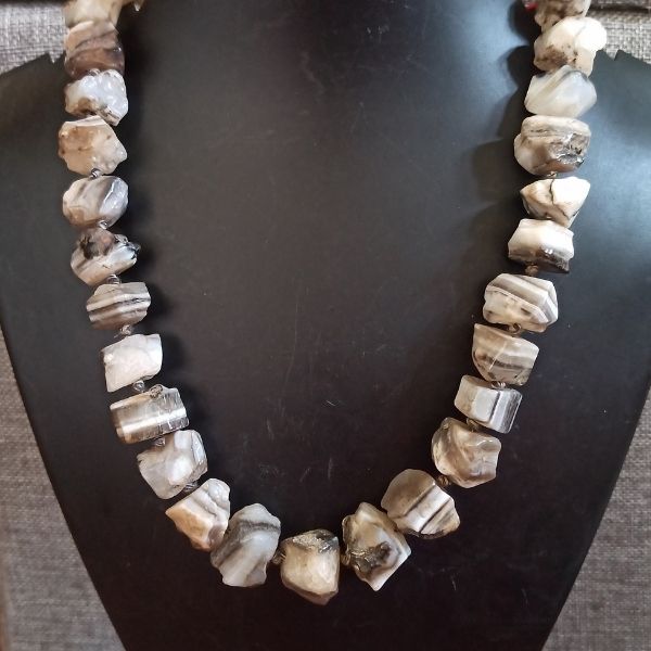 Rusty White-Agate
