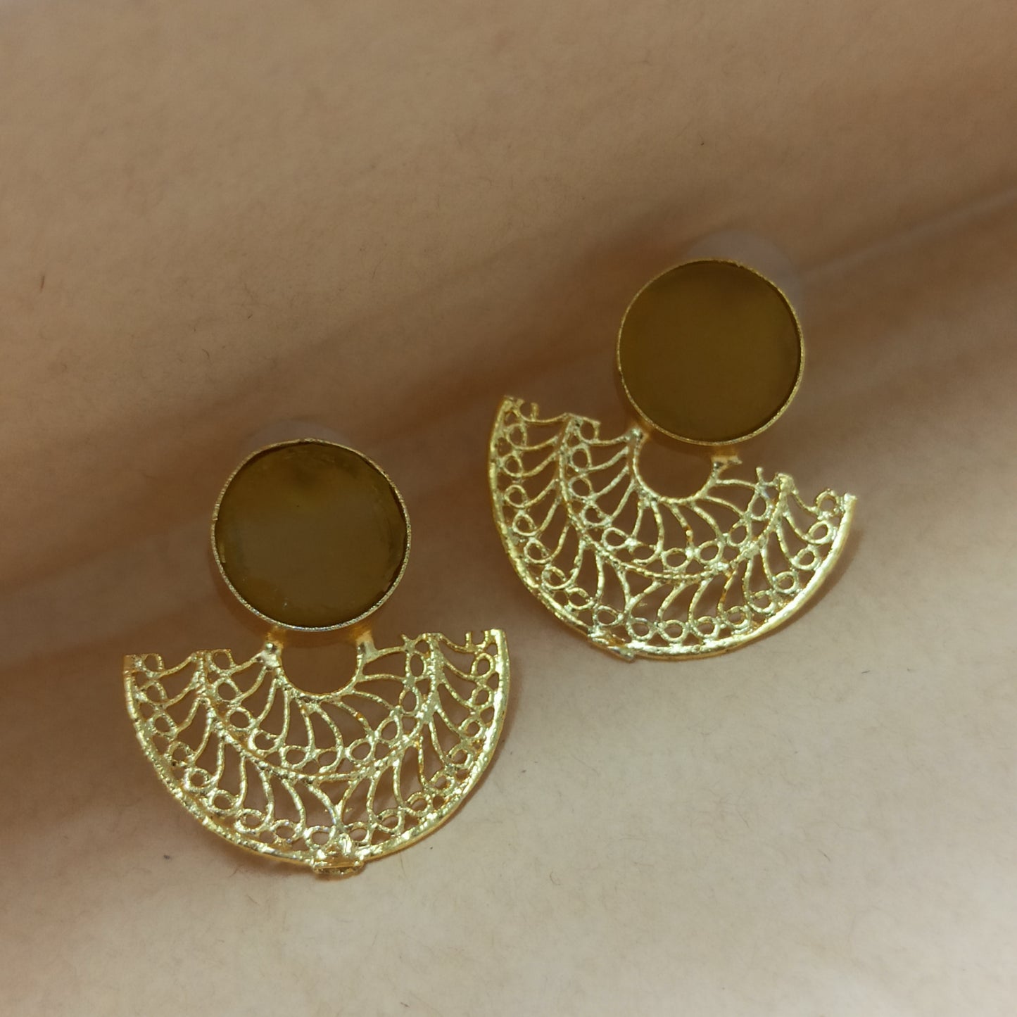 Velin-Handmade-Fan-Yellow