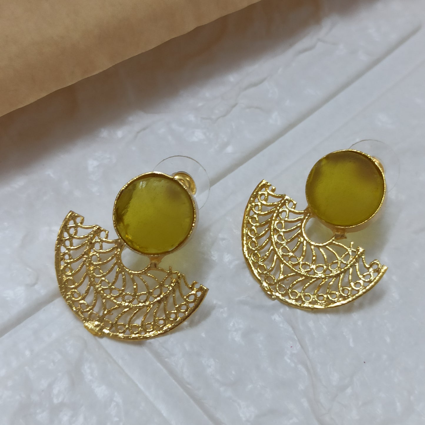 Velin-Handmade-Fan-Yellow