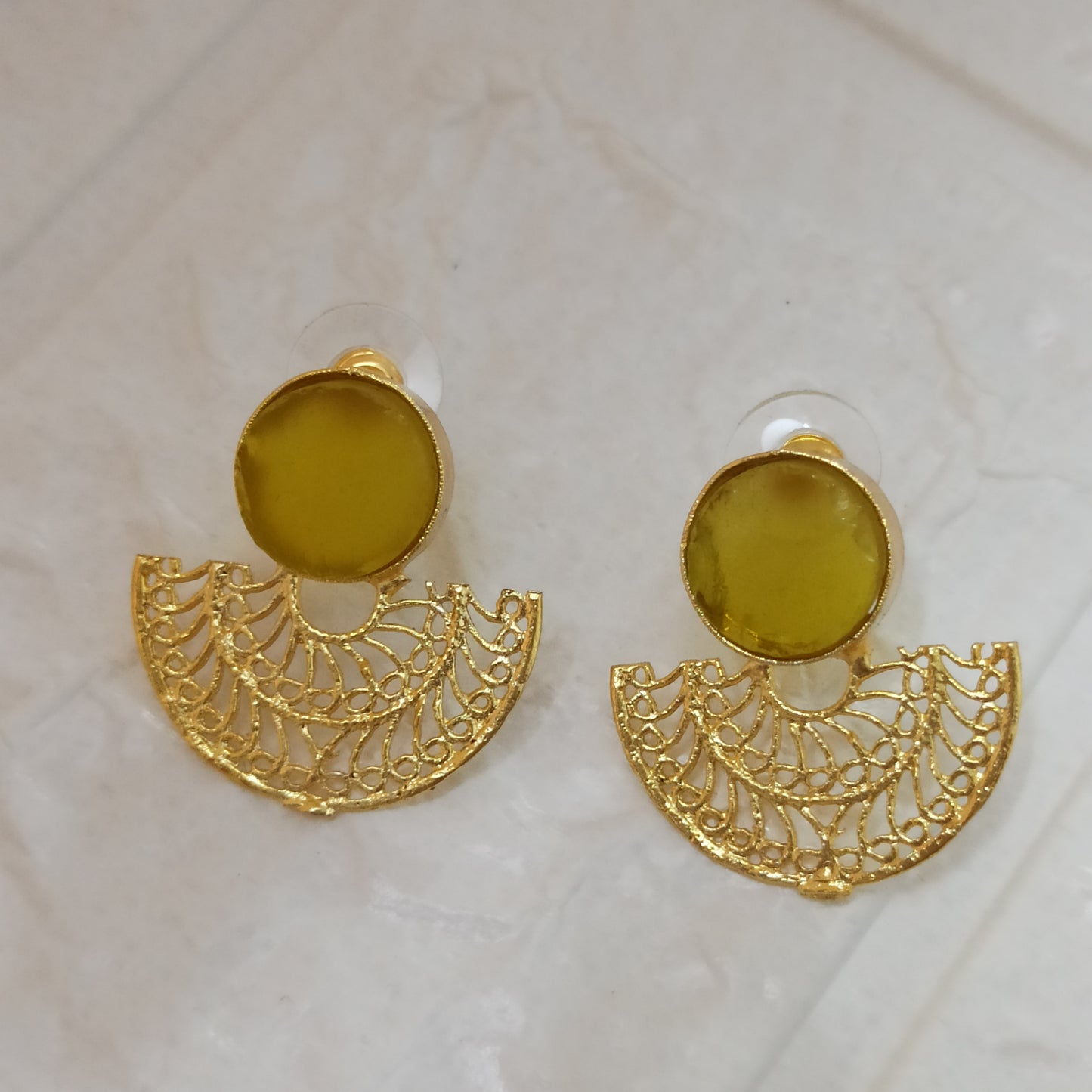 Velin-Handmade-Fan-Yellow