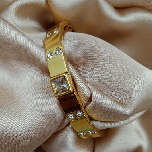 Bracelet-Moonstone Whisper - Size 2.2