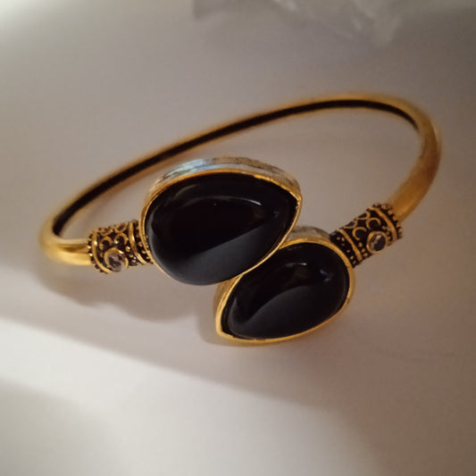 Emberstone Knot Bracelet