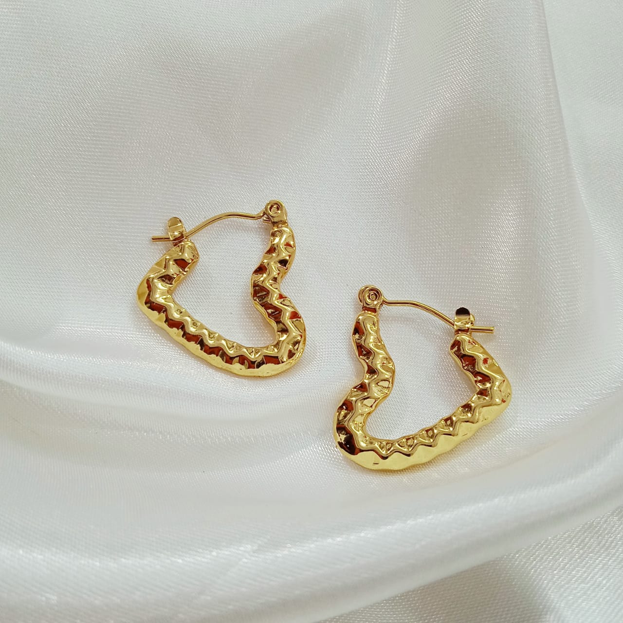 D’Luxe - Anti Tarnish Heart Hoops