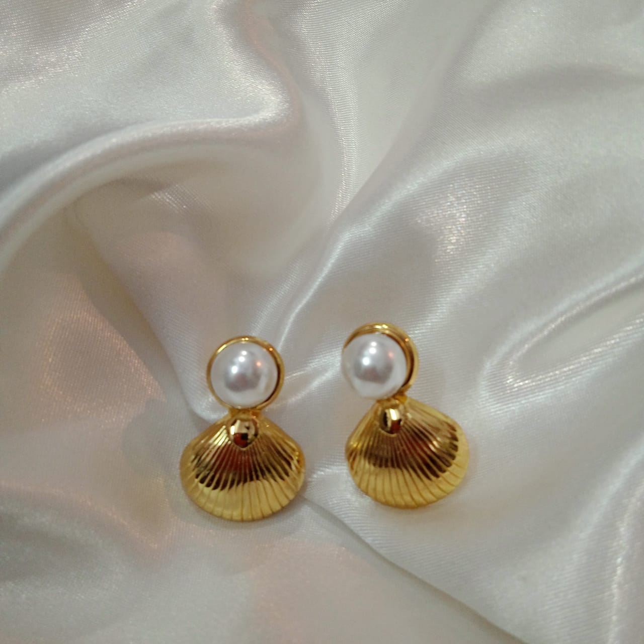 AnthiKa - Anti Tarnish Shell Studs