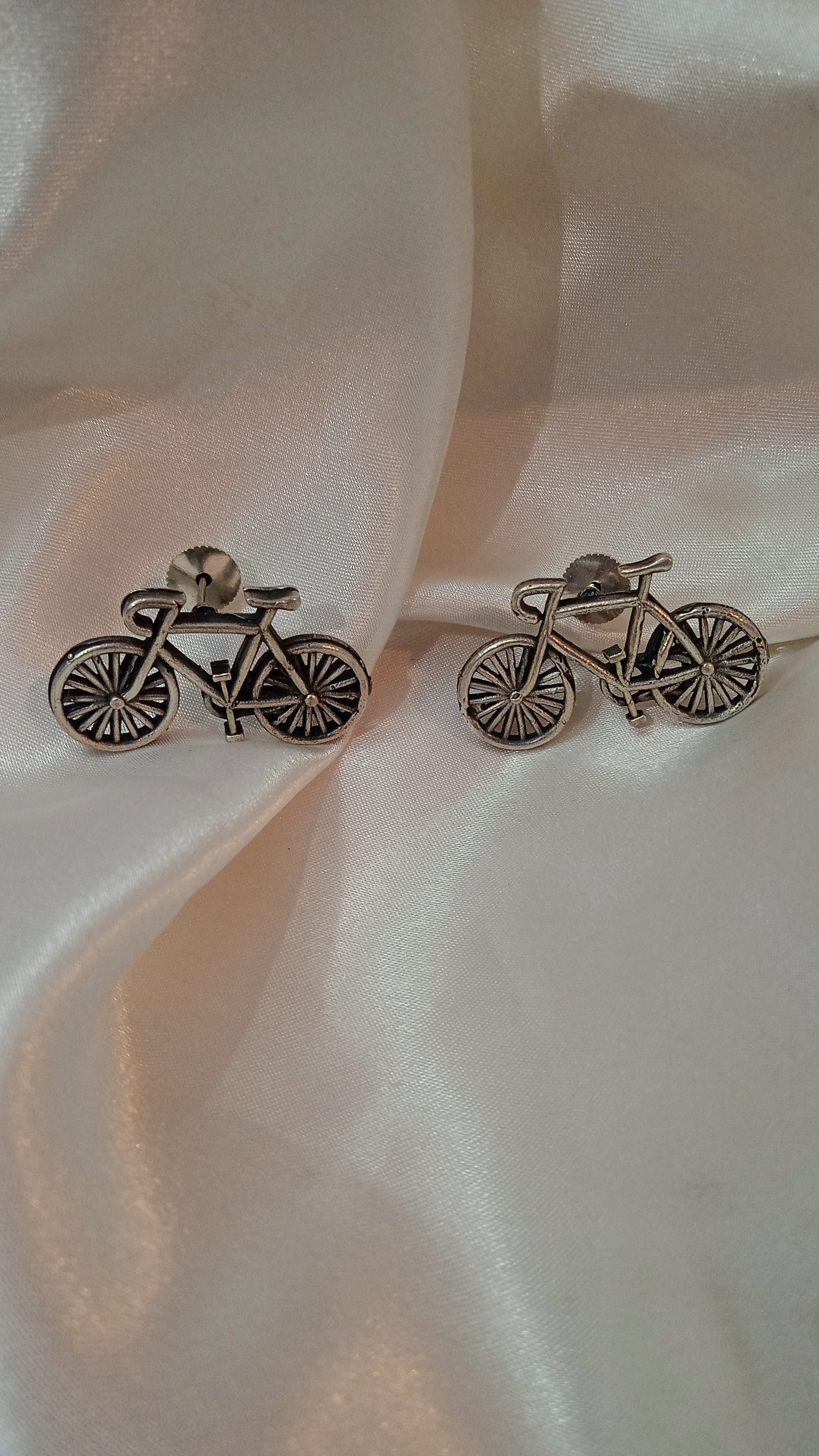 Silora-Oxidised Studs-Cycle