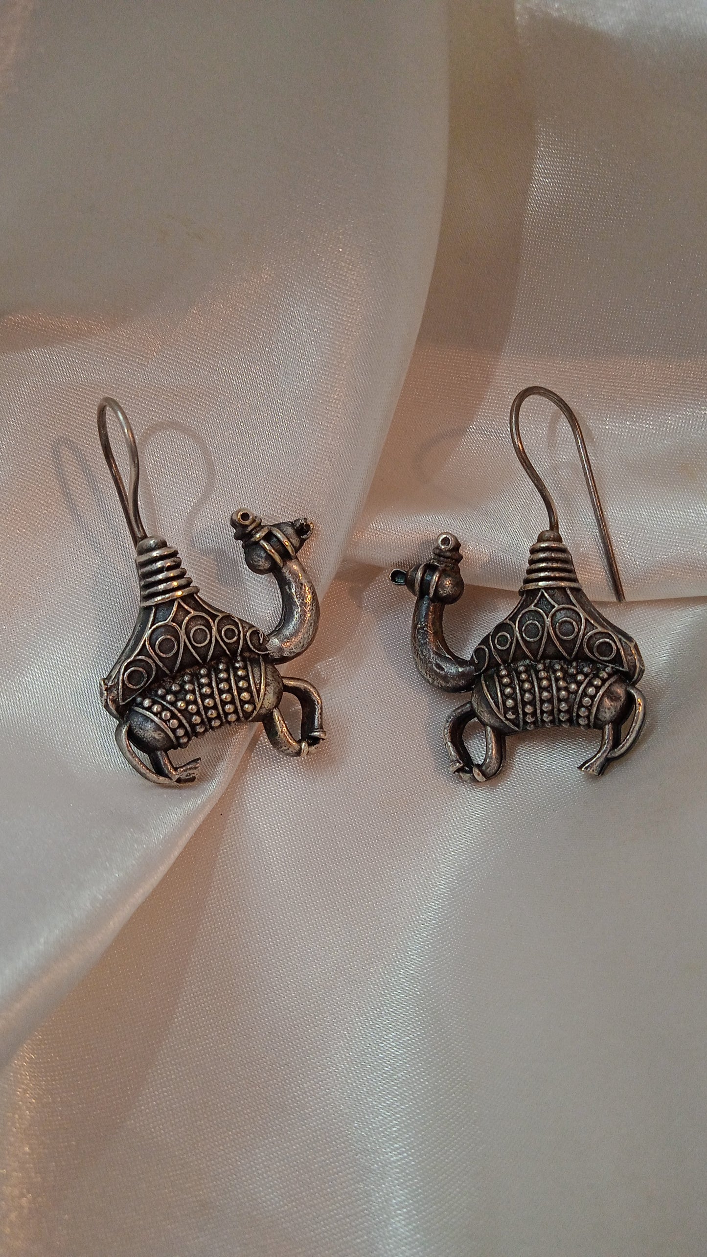 Avenna-Oxidised Danglers-Camel