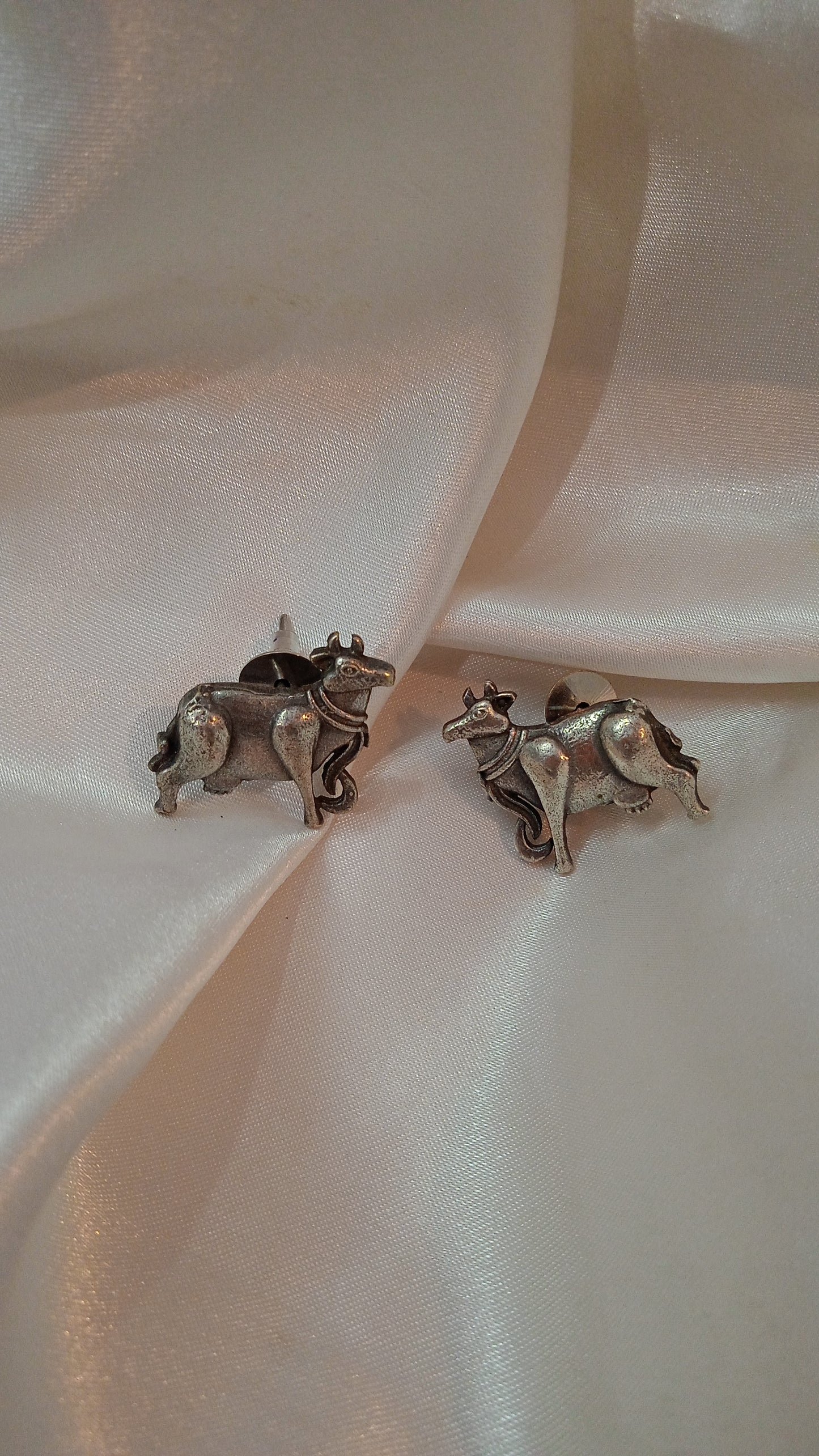 Nayra-Oxidised Studs-Cow