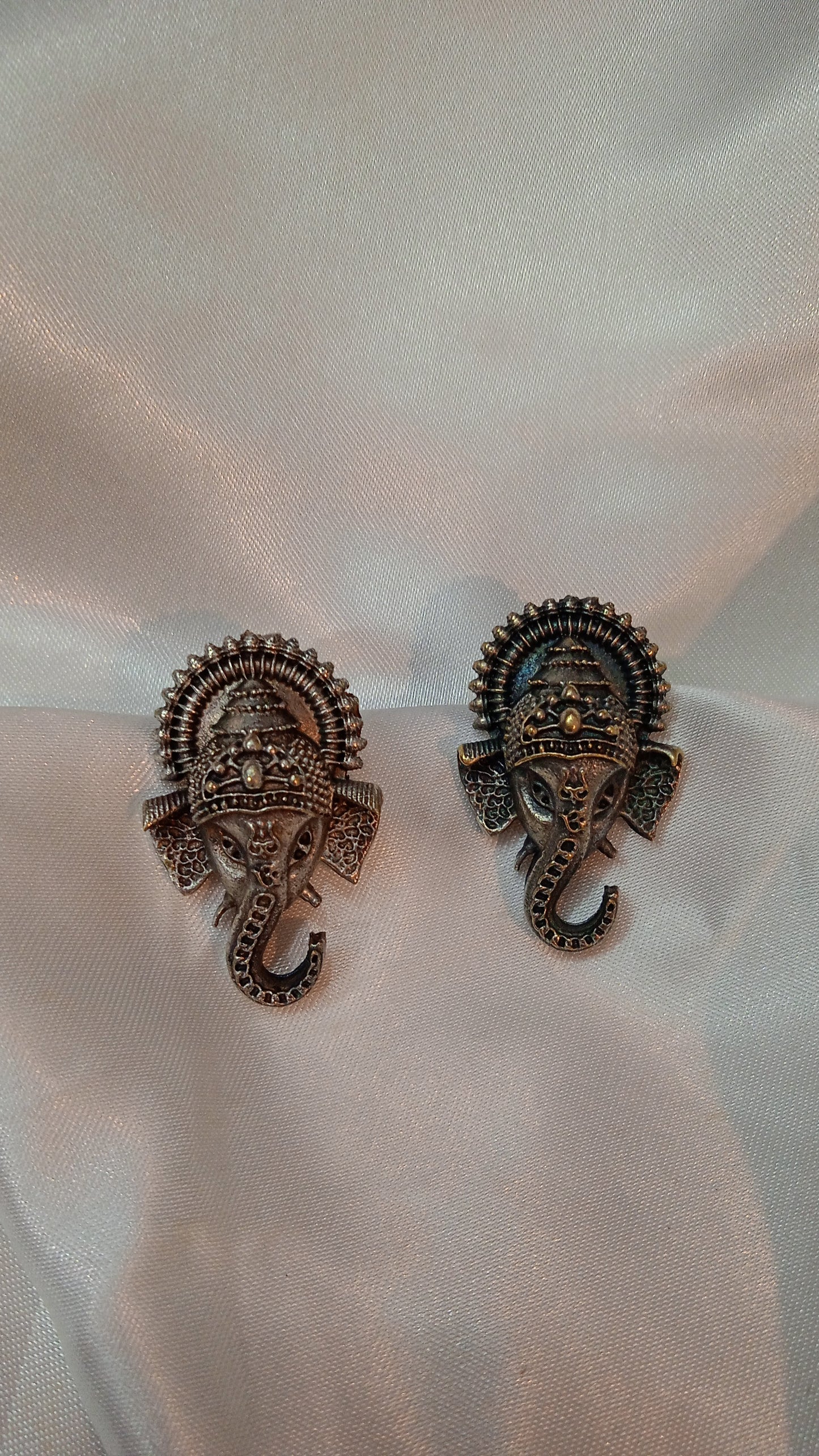 Nuvin-Oxidised Studs-Ganesh