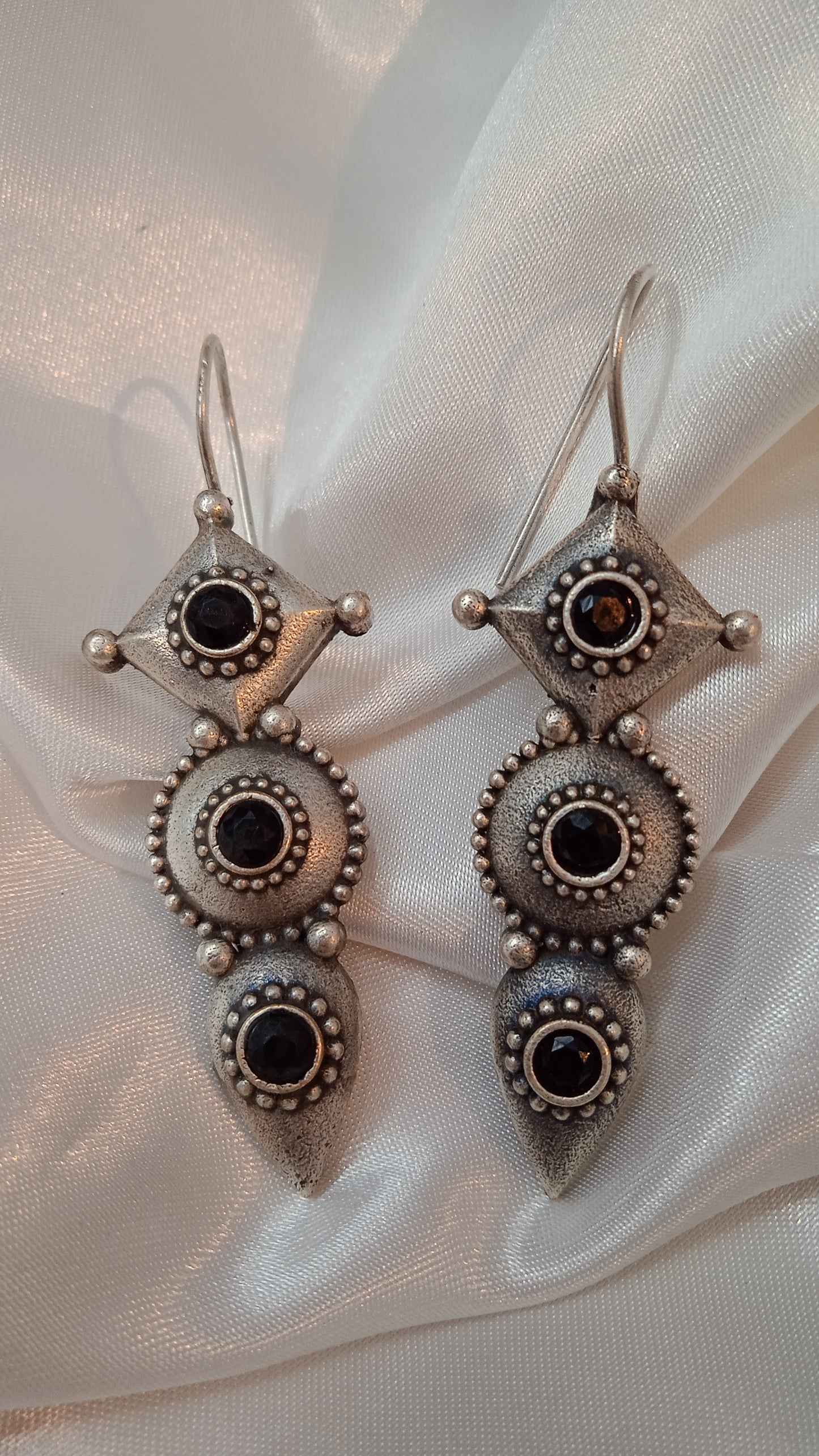 Velora-Oxidised Danglers-3Design